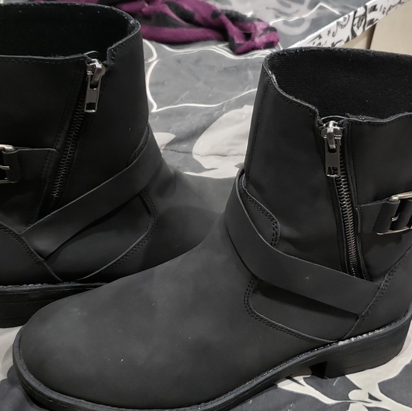 Black booties - Picture 2 of 3